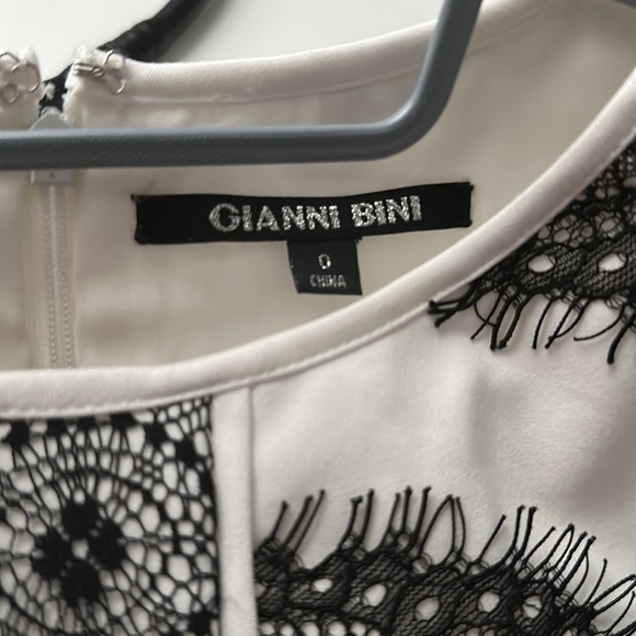 Gianni Bini black and white dress with lace detail. - Picture 4 of 4